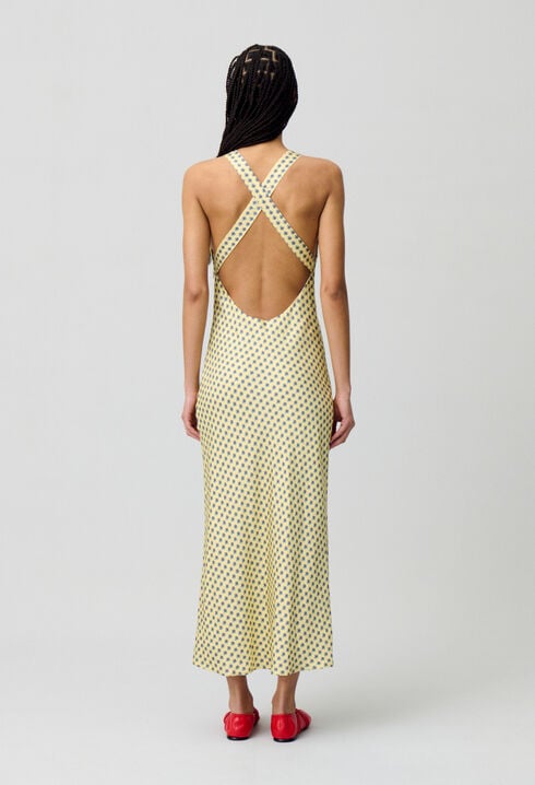 Langes, satiniertes Kleid