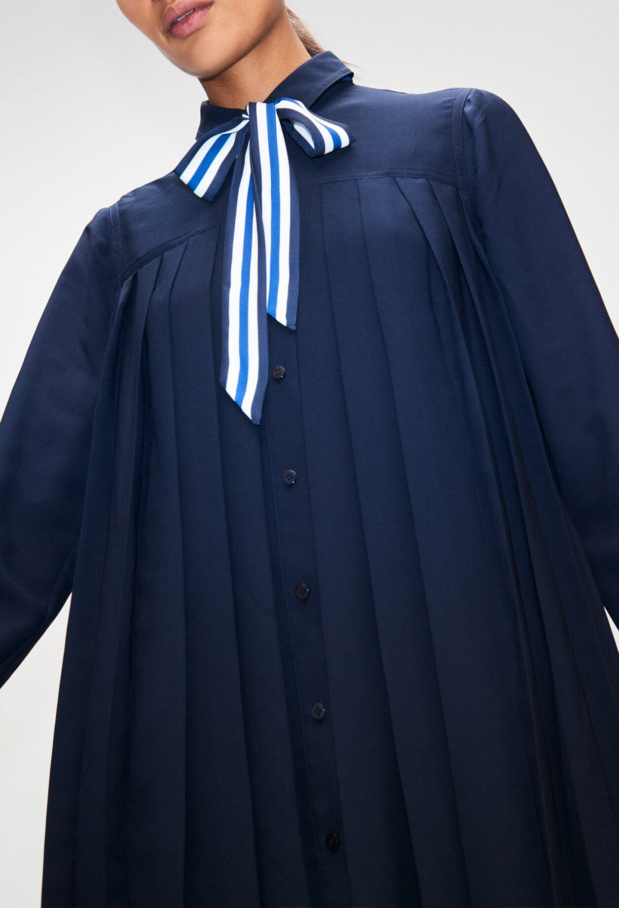 Plissiertes Hemdkleid Lavallière