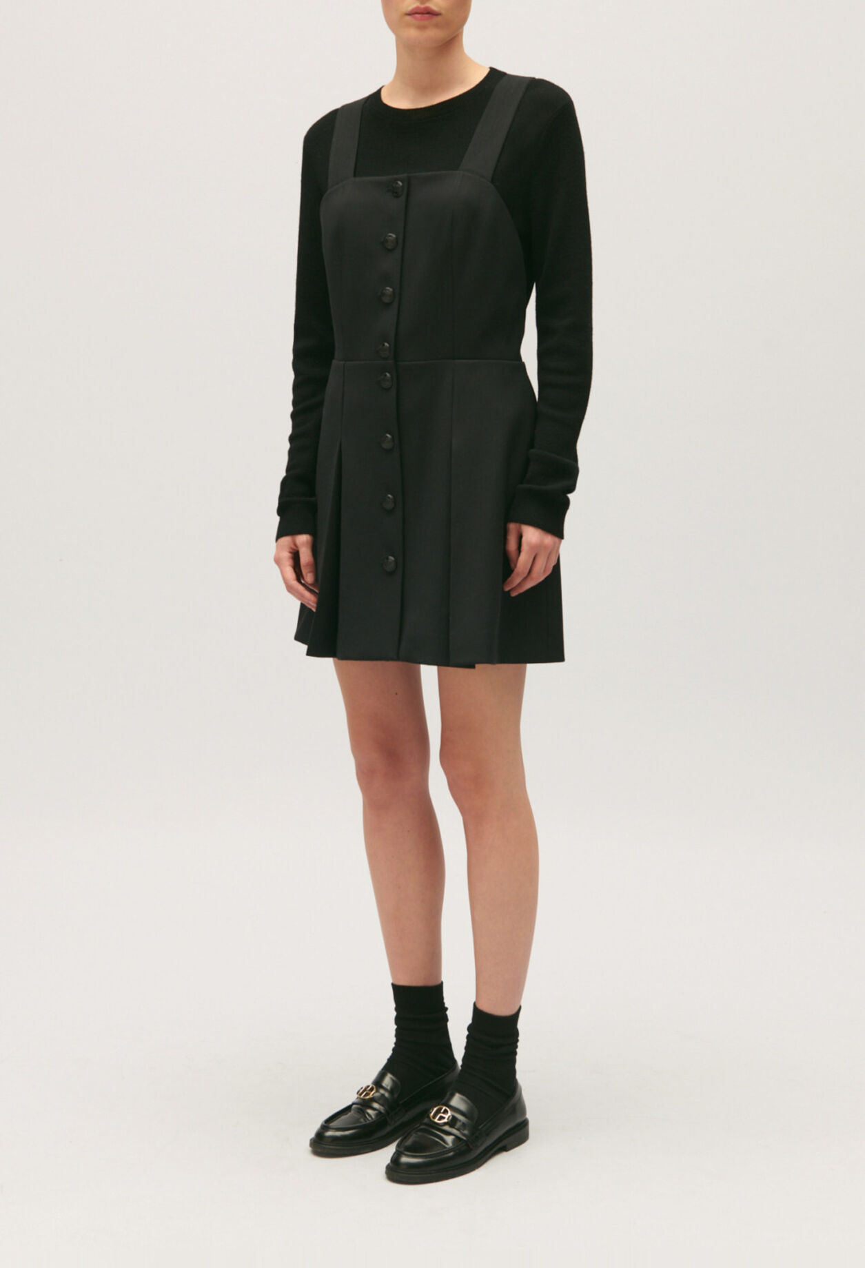 Kurzes trägerloses schwarzes Kleid