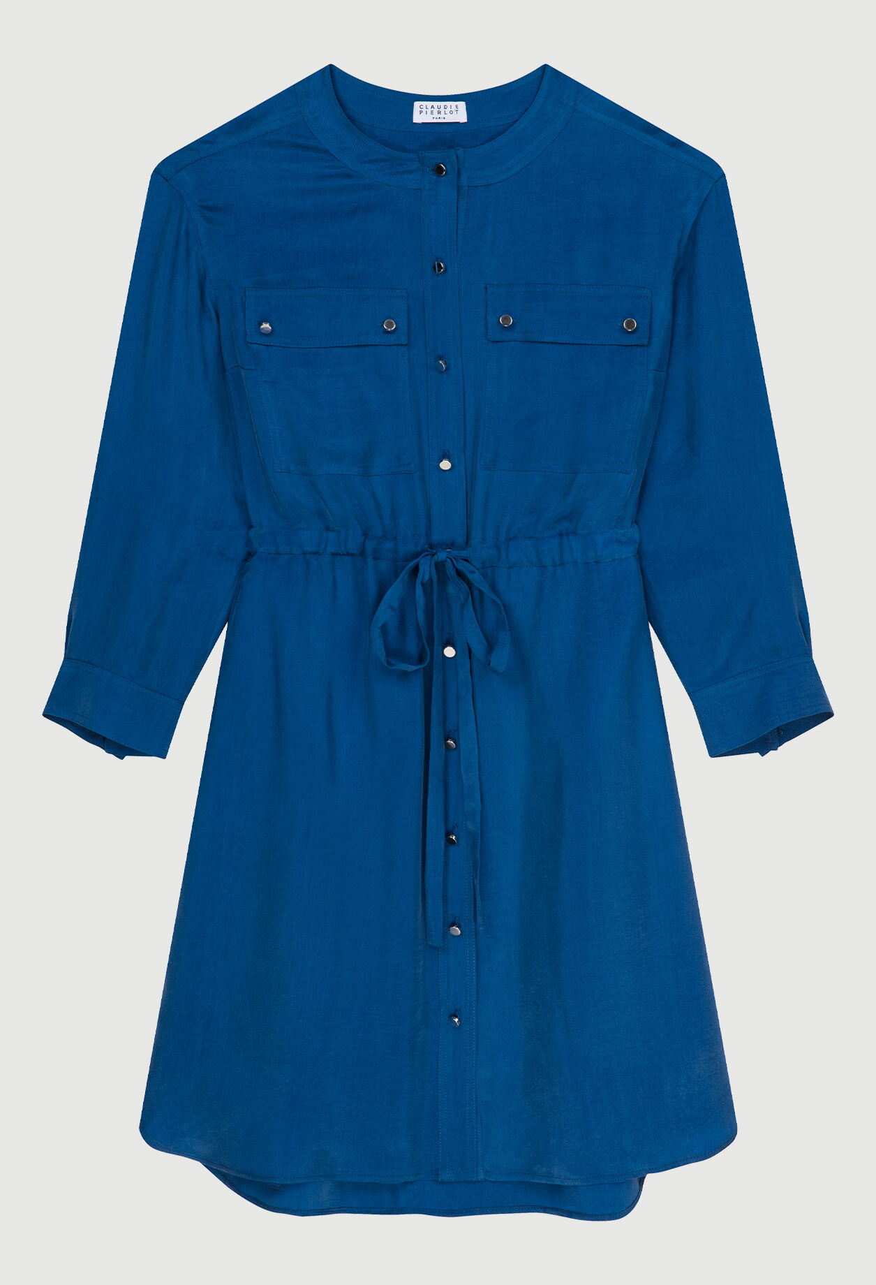 Kleid mit Knöpfen und Rundhalsausschnitt