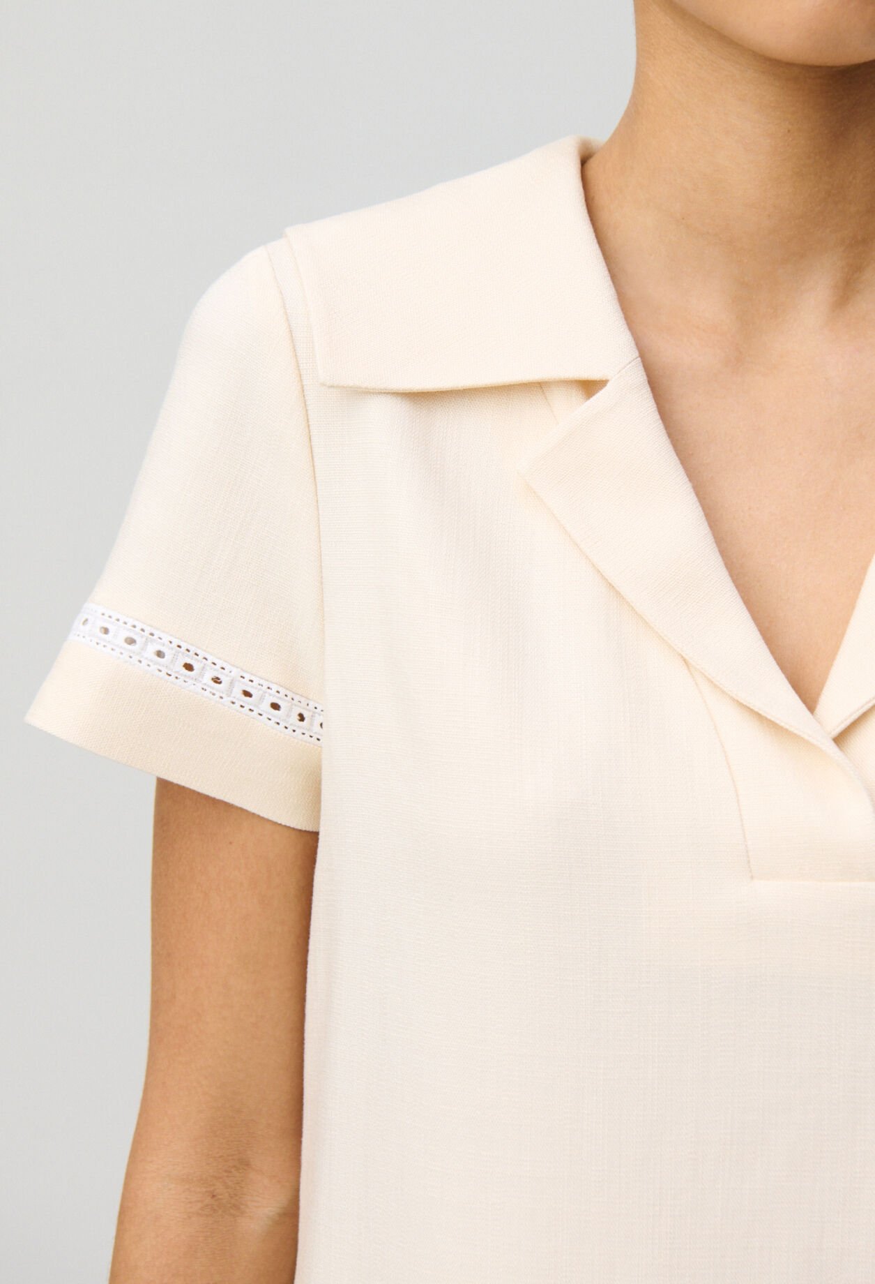 Kurzes Faltenkleid