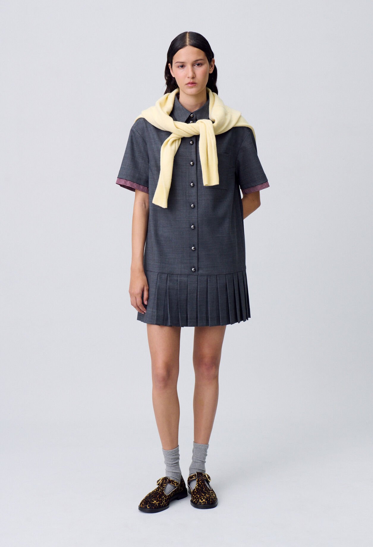 Plissiertes kurzes Kleid