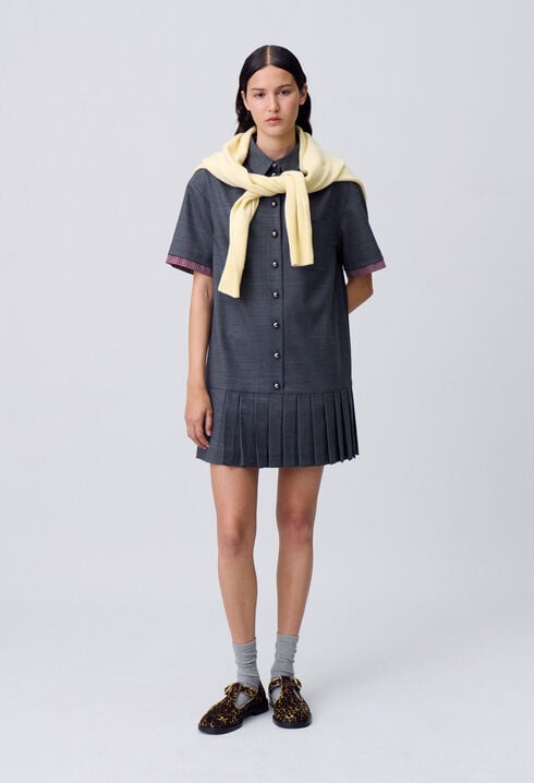 Plissiertes kurzes Kleid