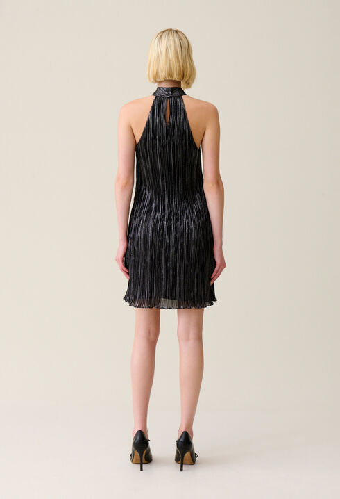 Kurzes silbernes Plissee-Kleid