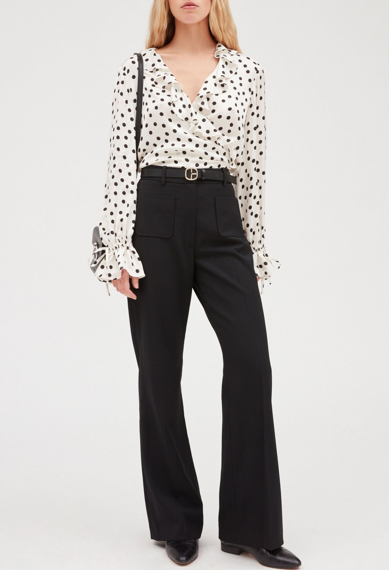 Gerüschte Bluse mit Pünktchenmuster