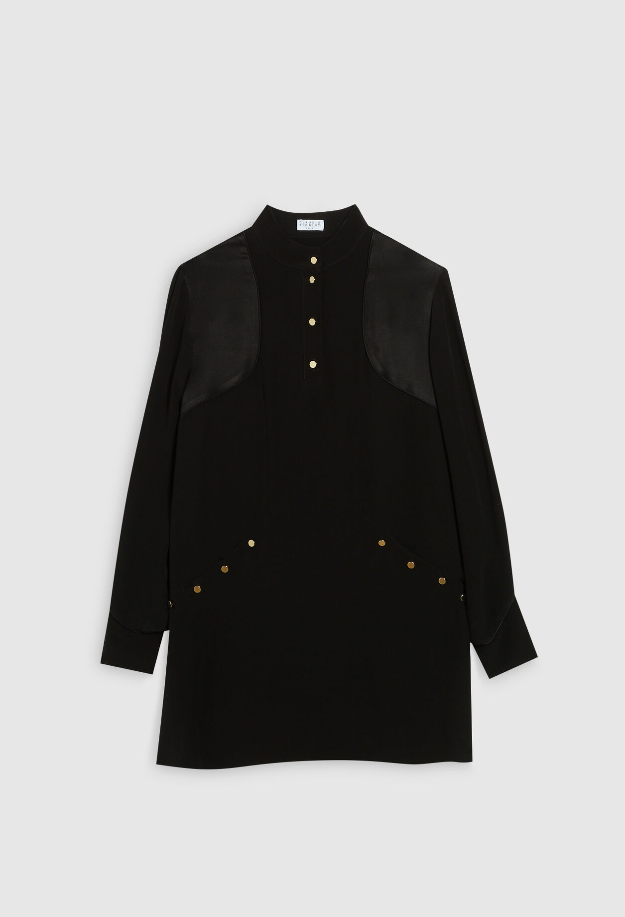 Kurzes Kleid mit langen Ärmeln