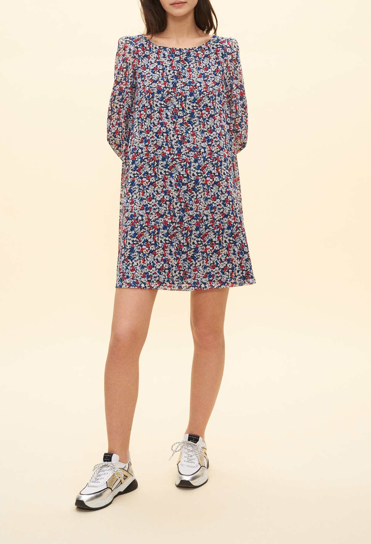 Kurzes Kleid mit Blumenmuster