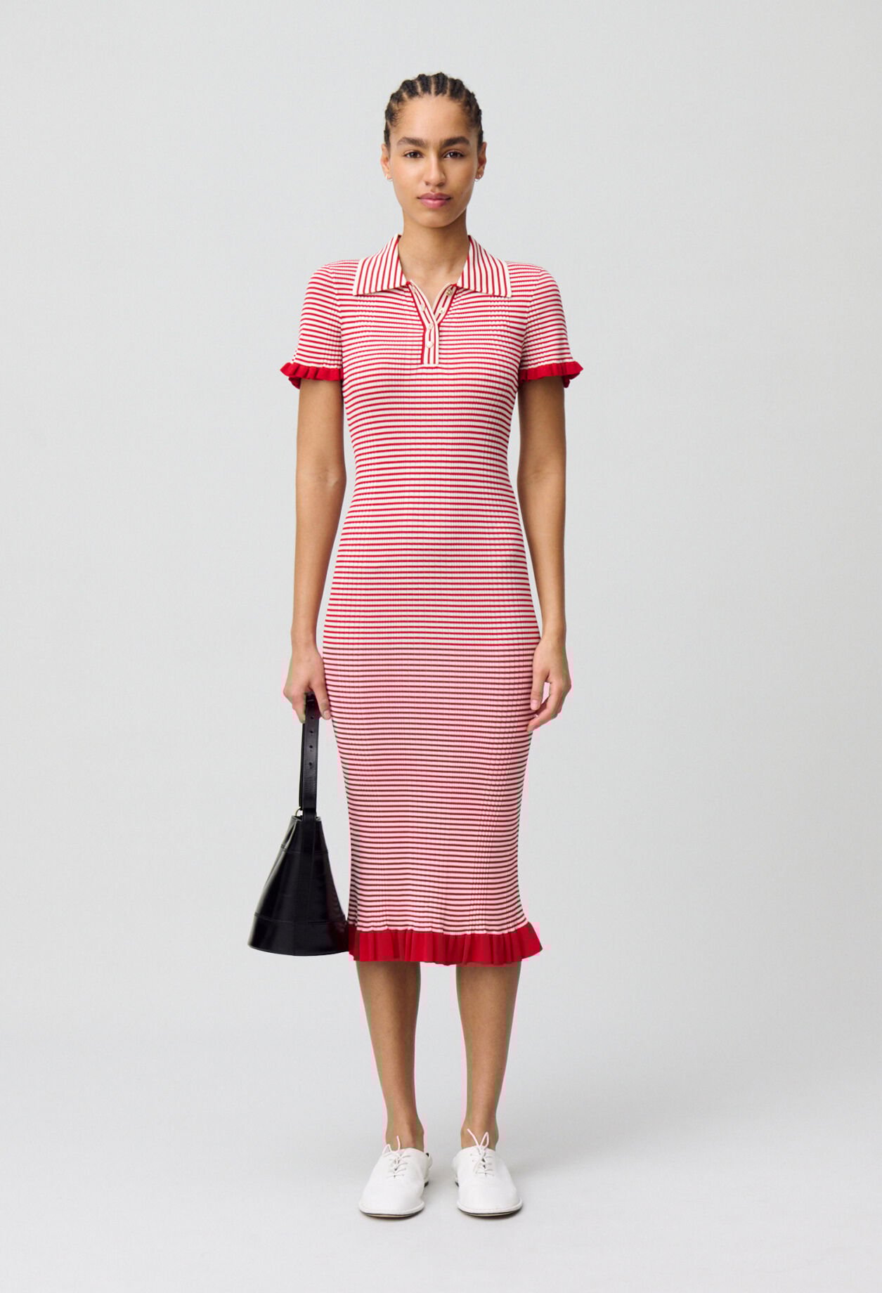 Langes gestreiftes Strickkleid