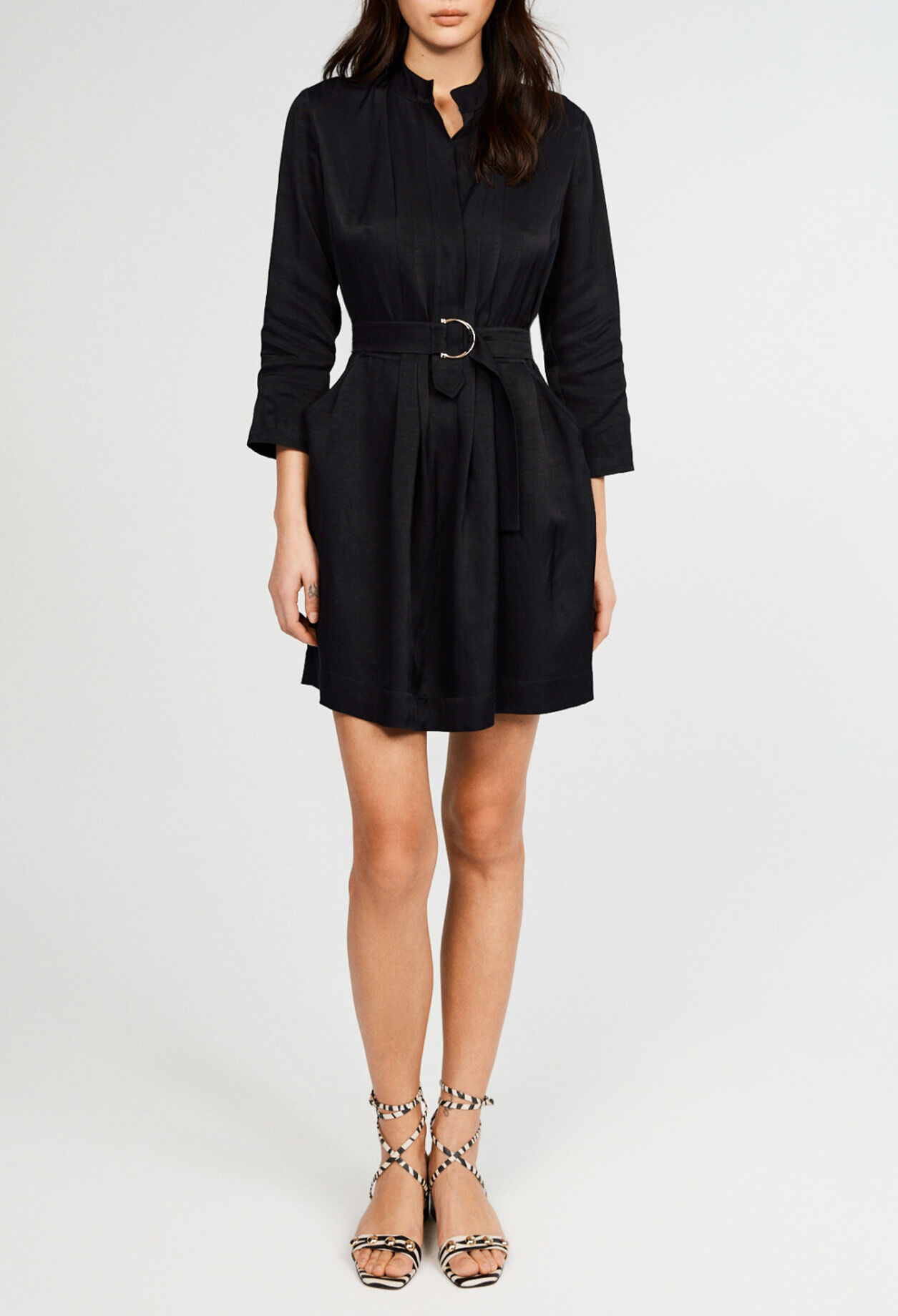Gegürtetes Midi-Kleid
