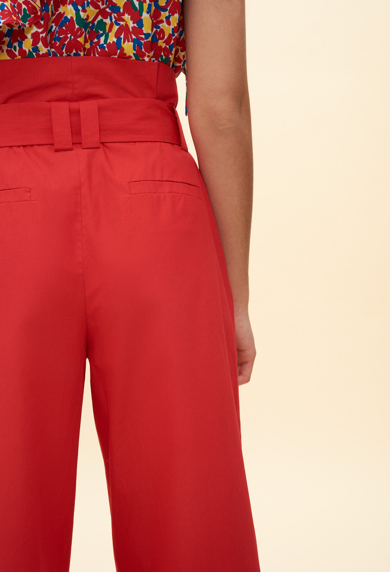 Hose mit Gürtel