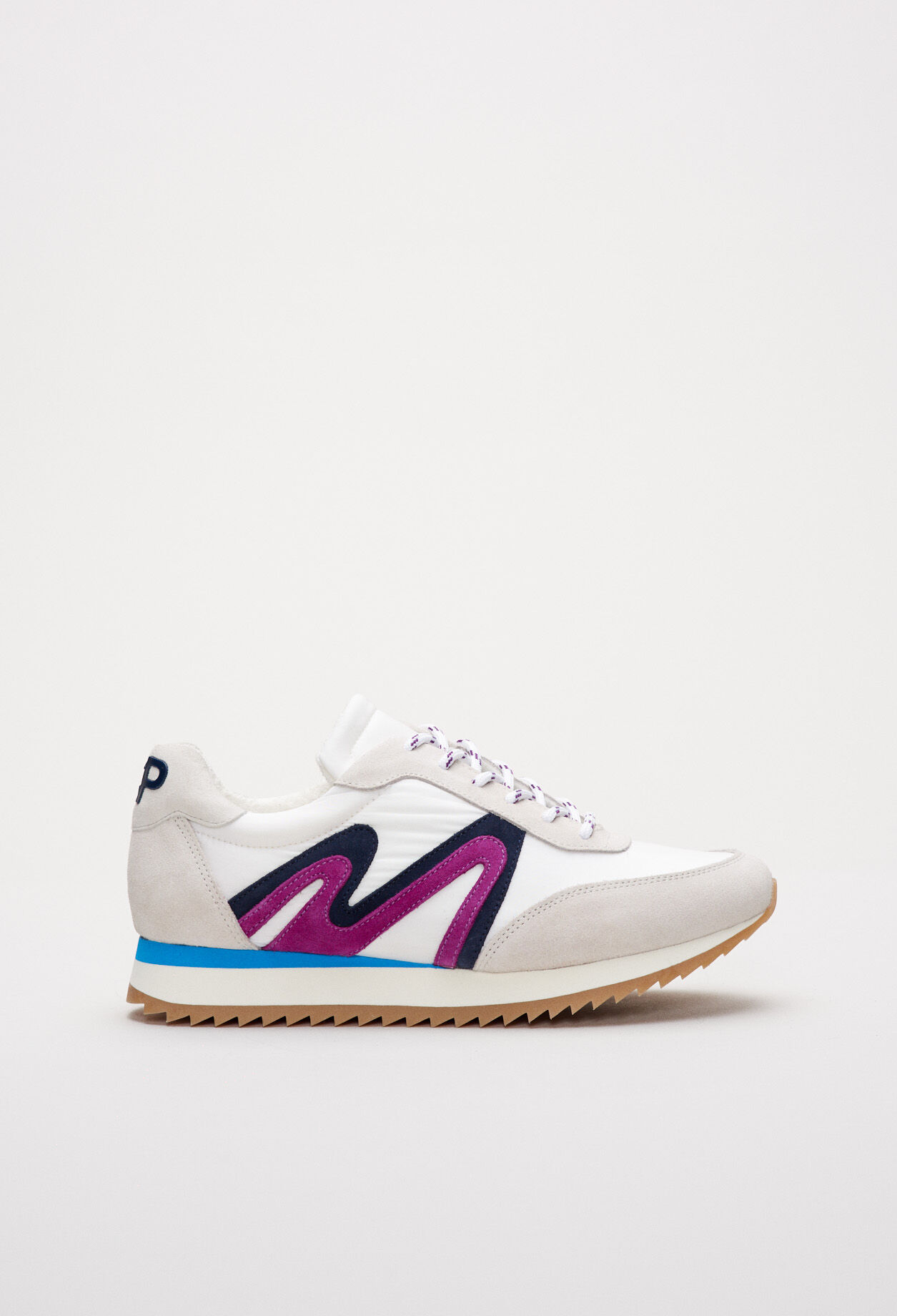 Klassische Sneakers mit Schnürsenkeln