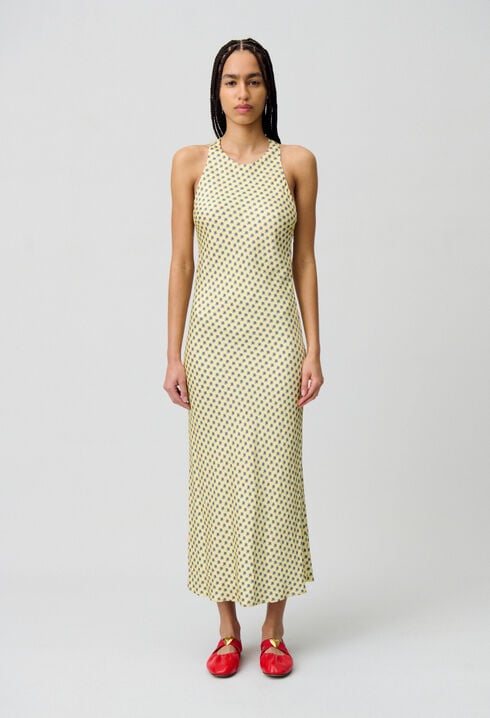 Langes, satiniertes Kleid