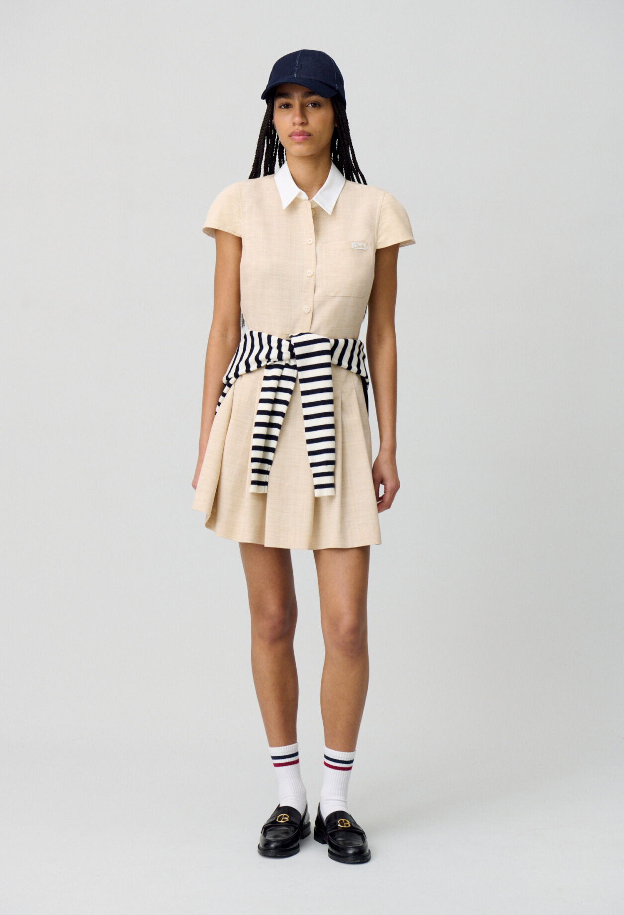 Plissiertes kurzes Kleid