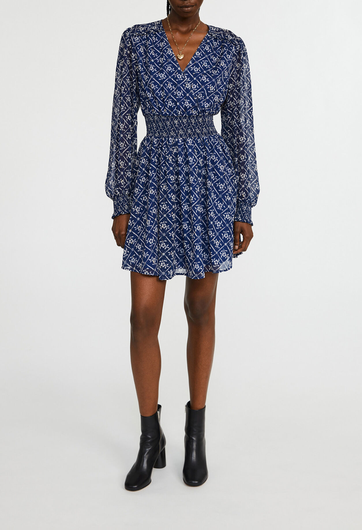 Kurzes Kleid mit Blumenmuster