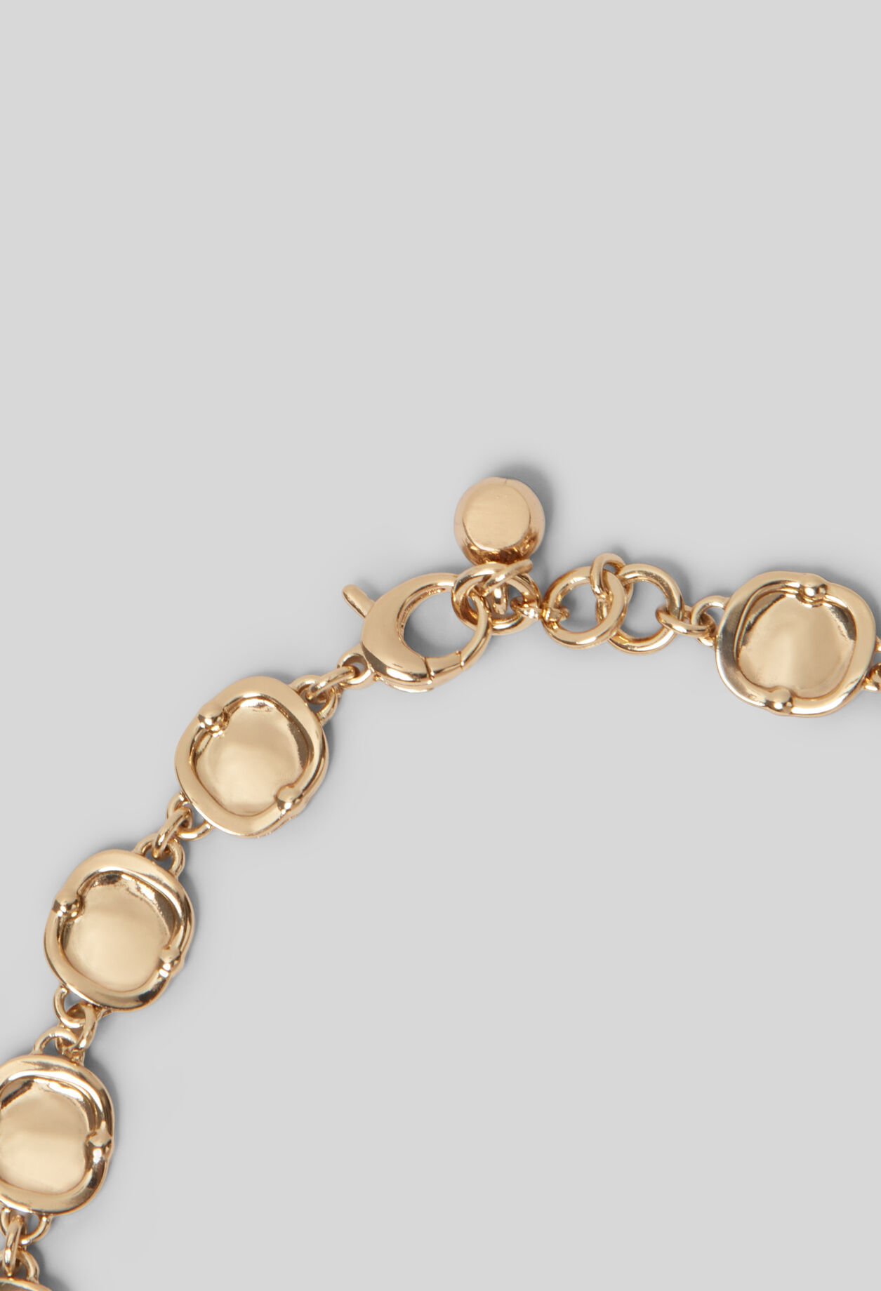 Kette mit geh&auml;mmerten Herzen