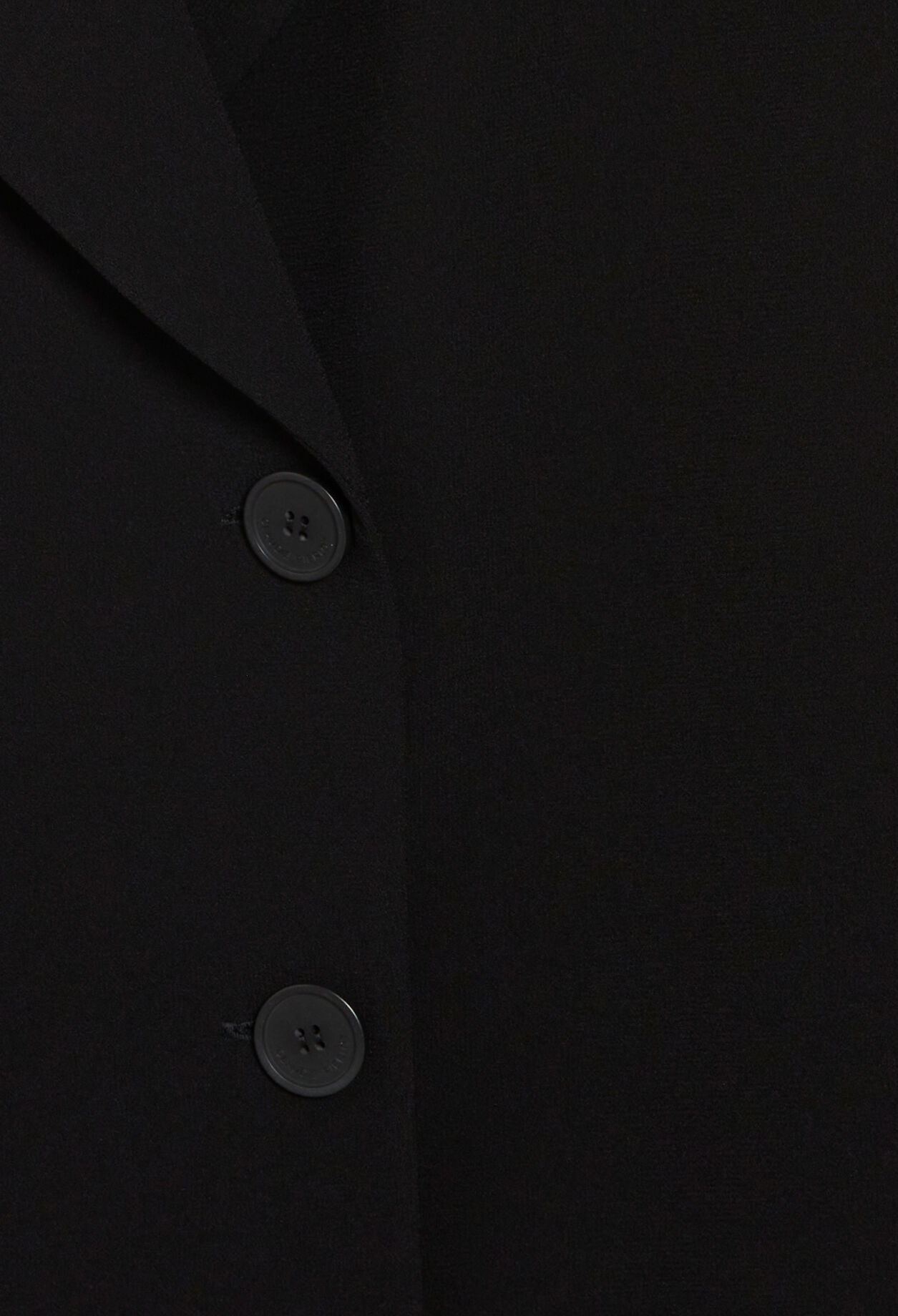 Kurzes, tailliertes Kleid in Schwarz