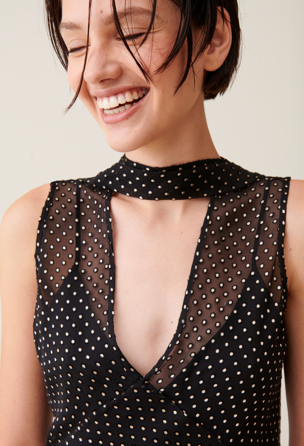 Langes transparentes Kleid Punkten