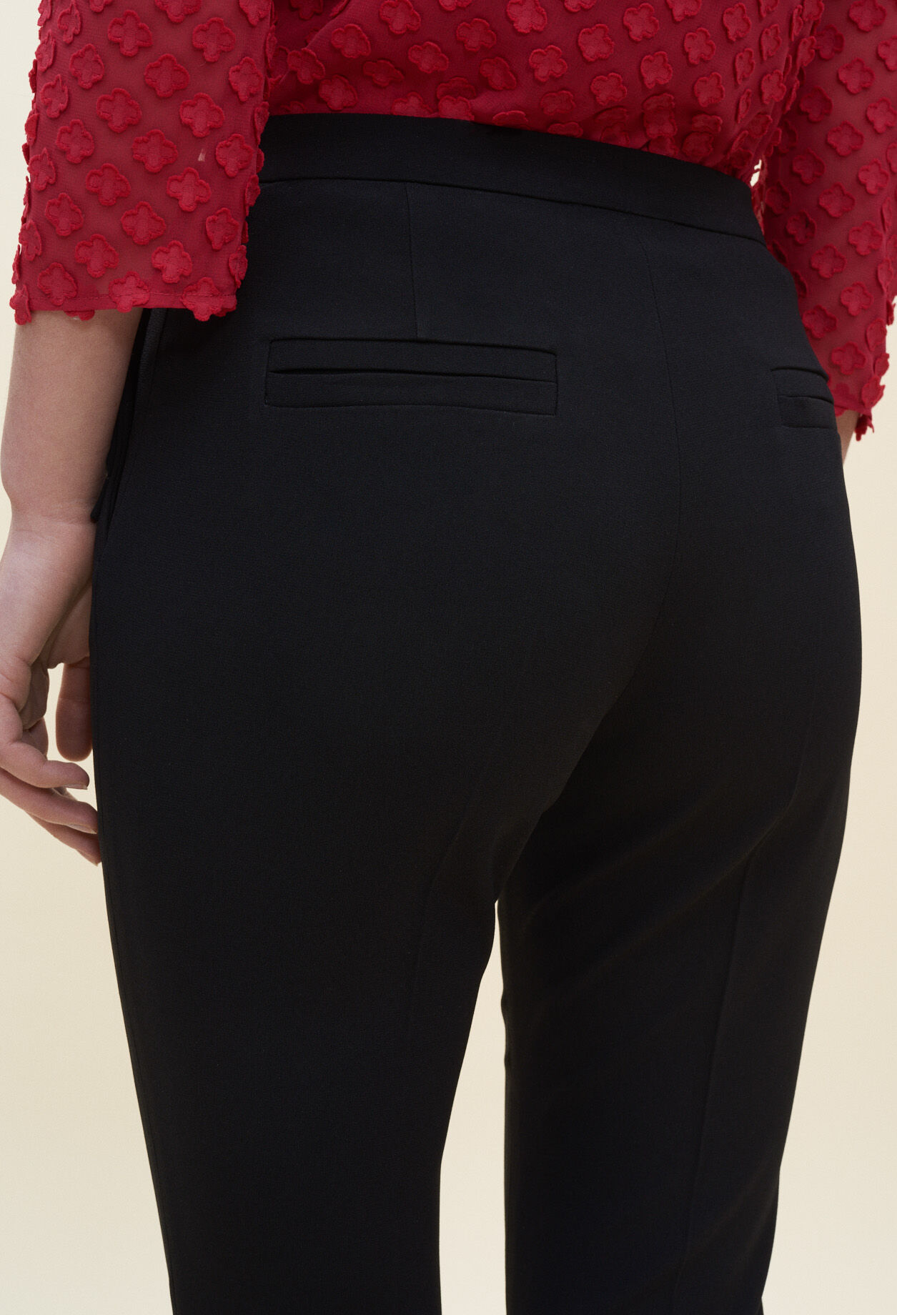 Hose mit Schleifendetails