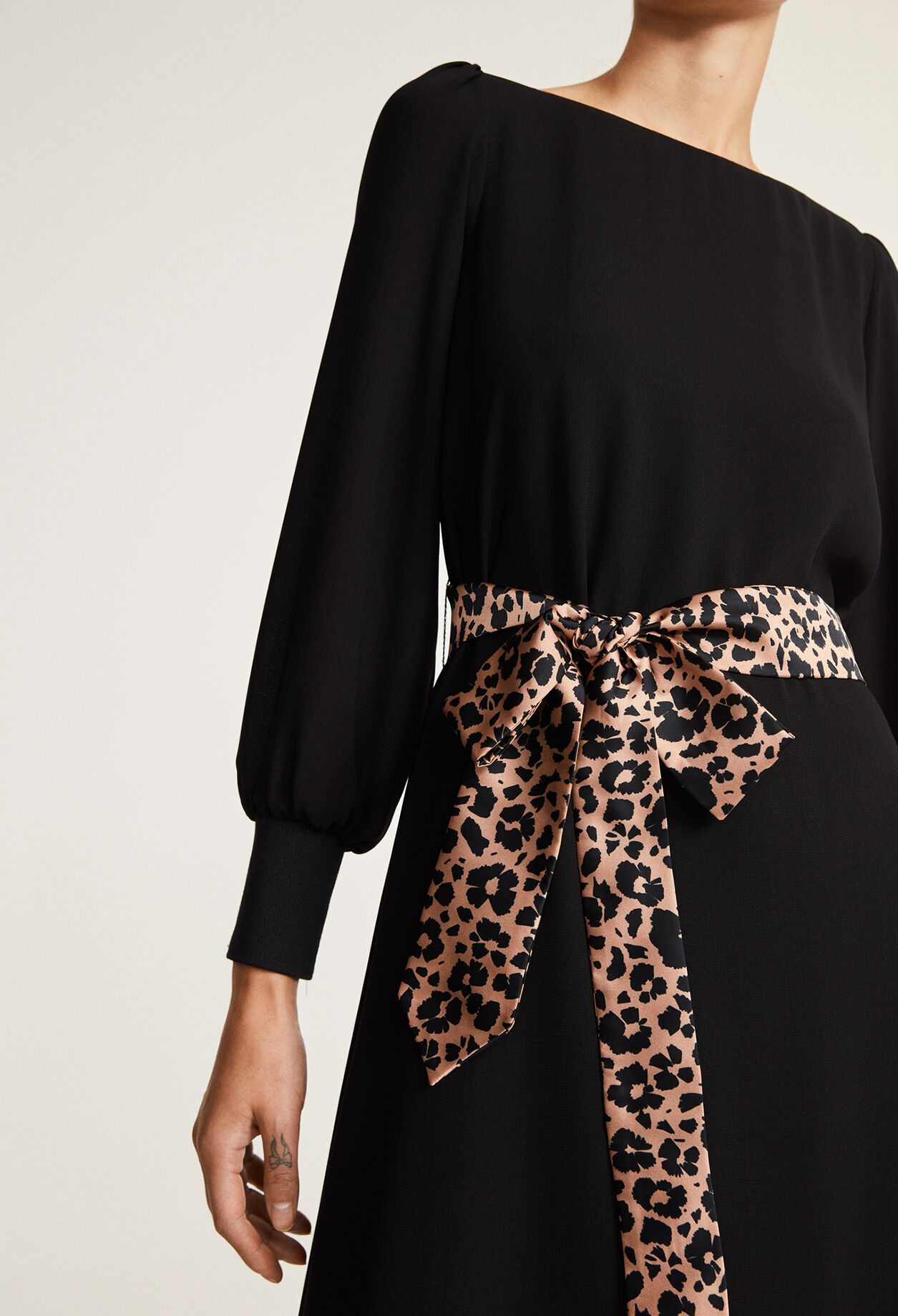 Gürtelkleid mit Leoparden-Print