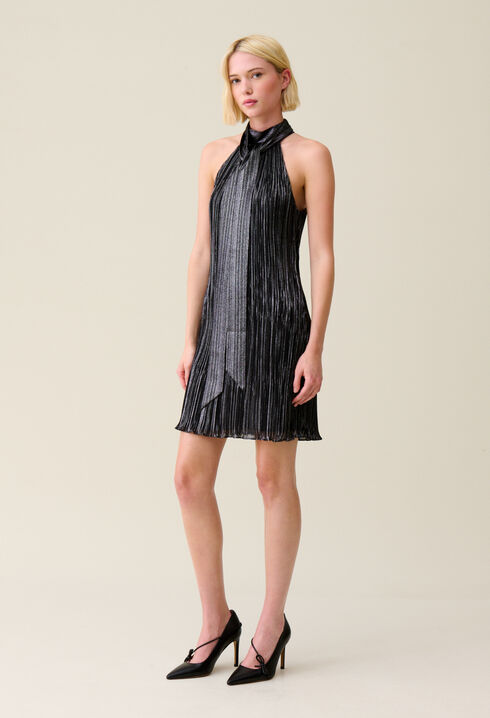 Kurzes silbernes Plissee-Kleid
