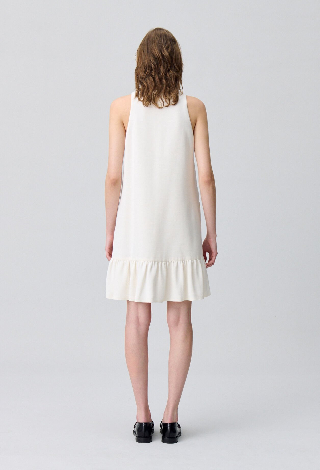 Ärmelloses kurzes Kleid