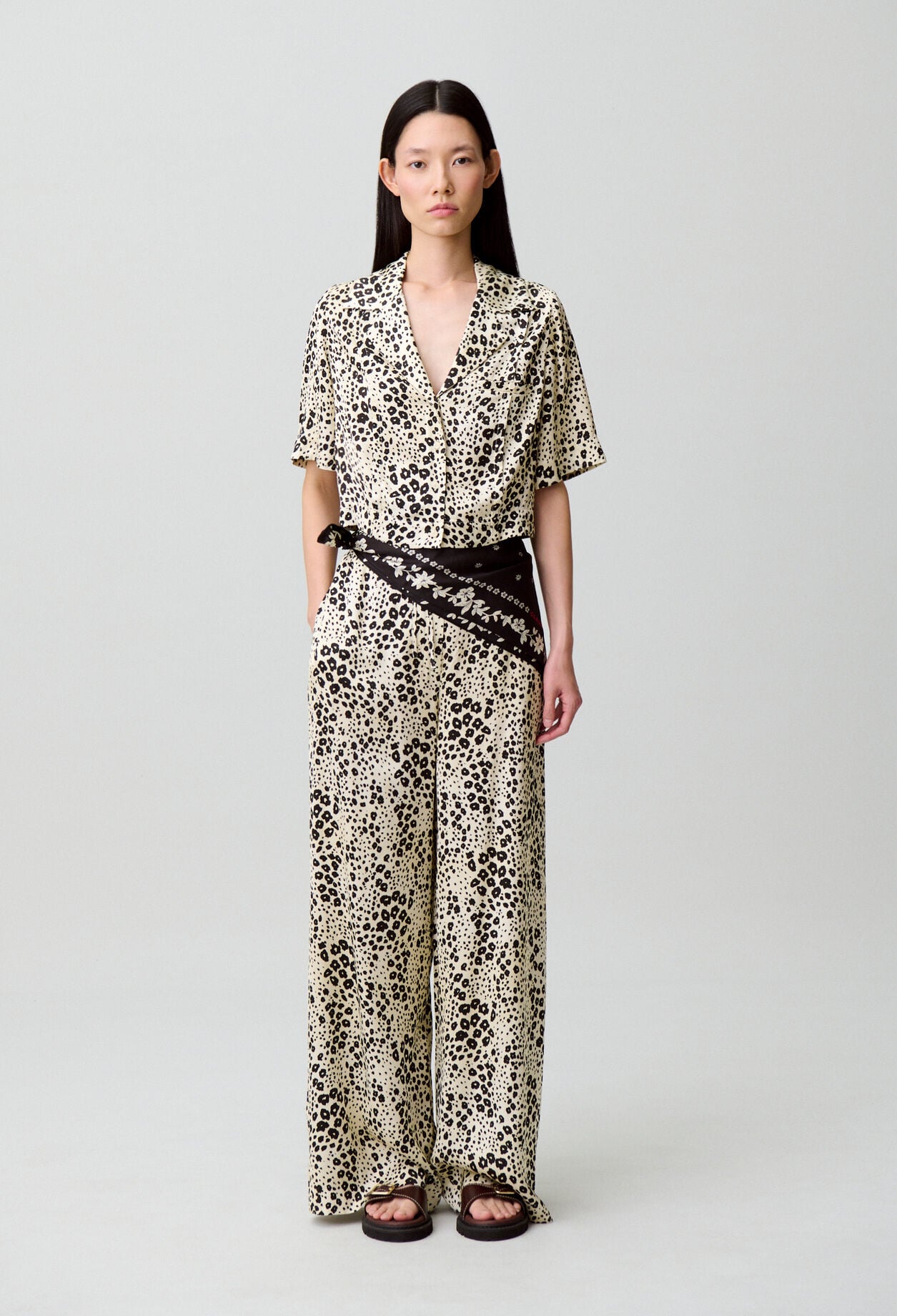 Satinhemd mit Animalprint