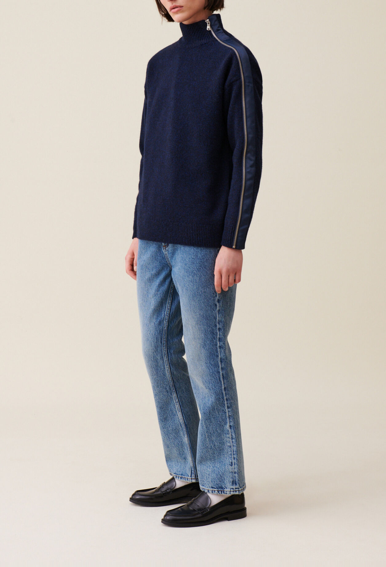 Dunkelblauer Zip-Pullover