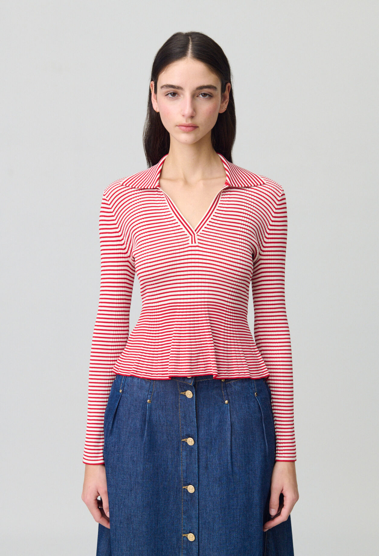 Gestreiftes Top mit Volants.