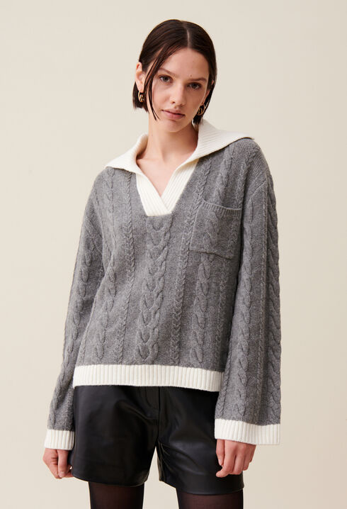 Gedrehter Pulli mit Polokragen