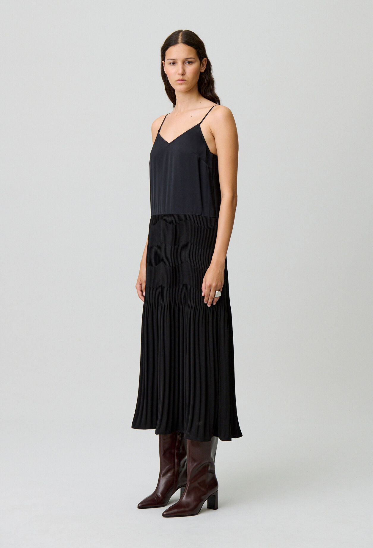 Langes, fließendes Trägerkleid
