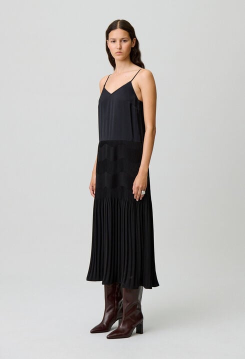 Langes, fließendes Trägerkleid