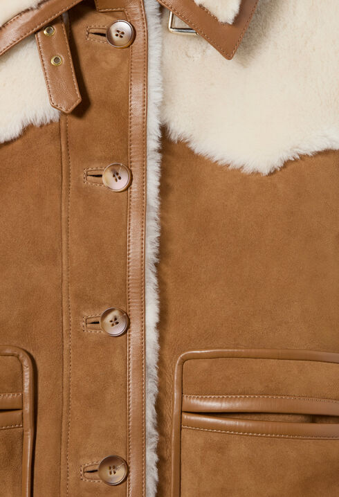 Lammfelljacke mit Lederkragen