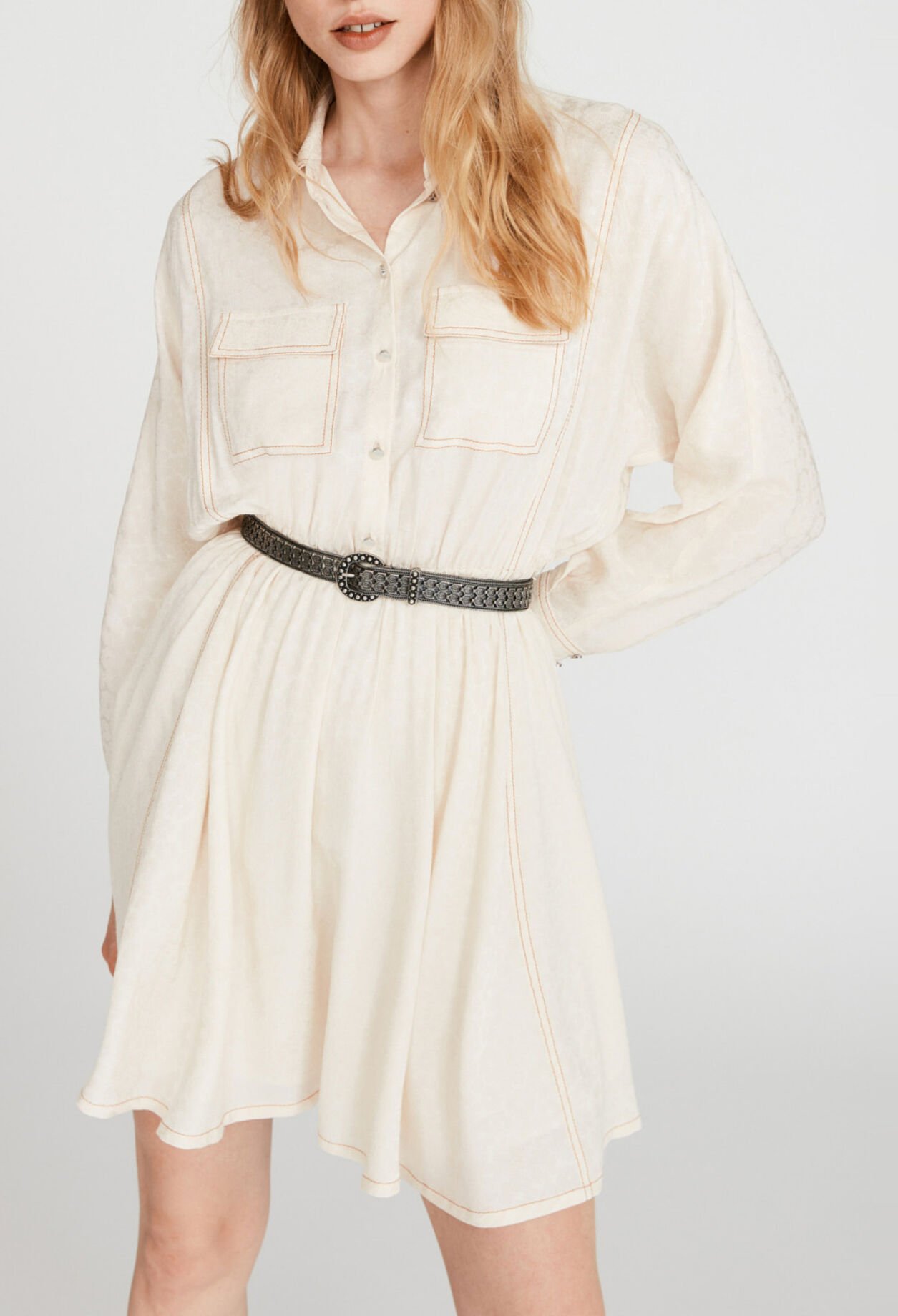 Weich fließendes Kleid im Hemdstil