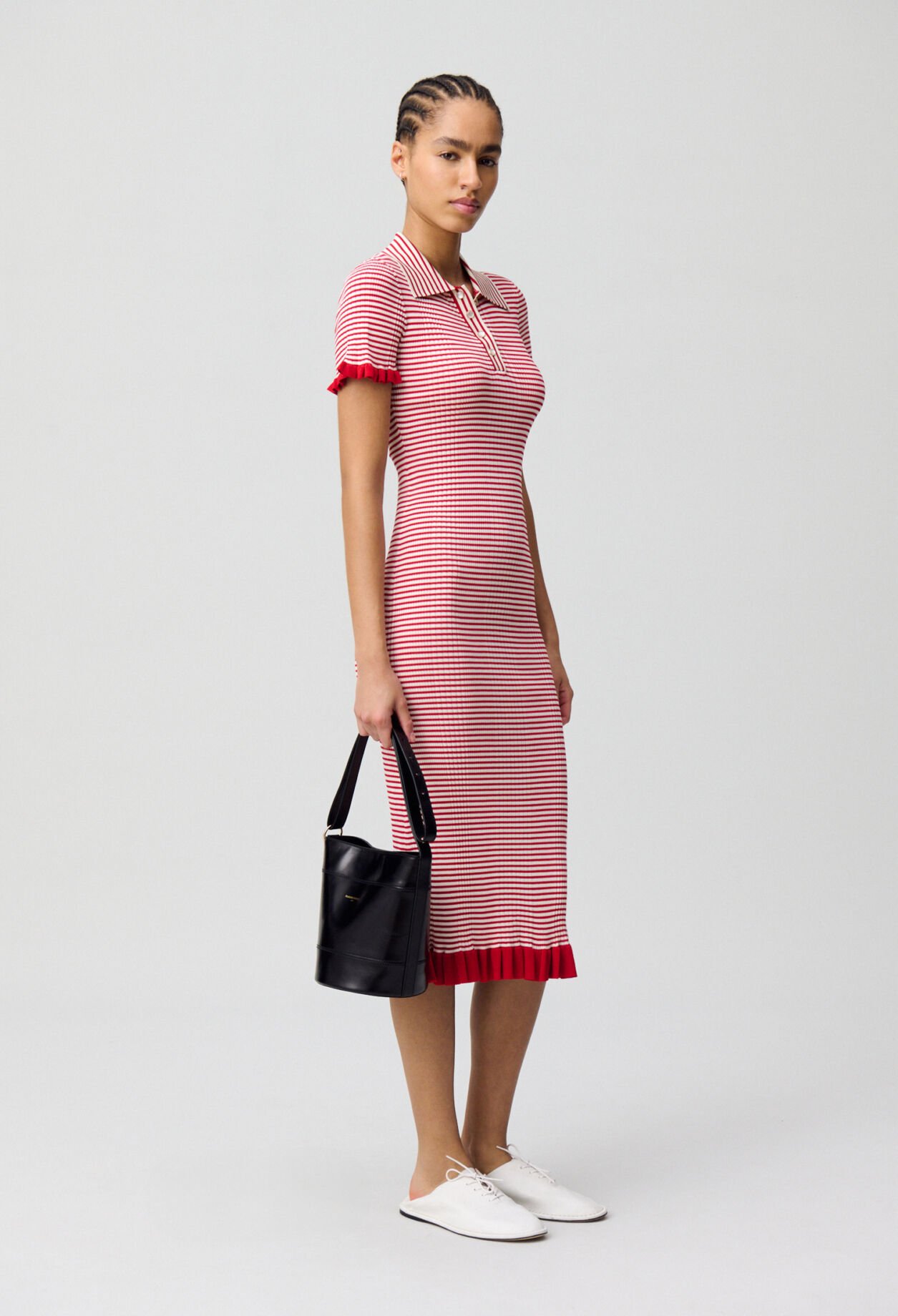 Langes gestreiftes Strickkleid