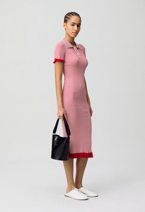 Langes gestreiftes Strickkleid