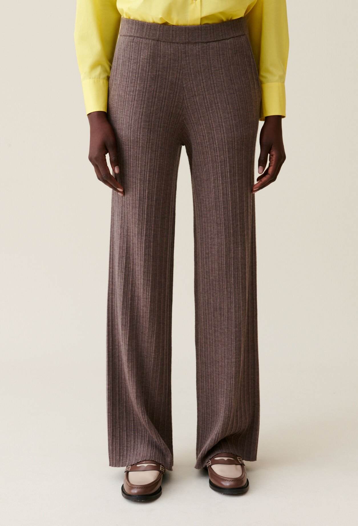 Ausgestellte Strickhose