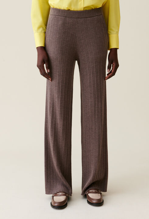 Ausgestellte Strickhose