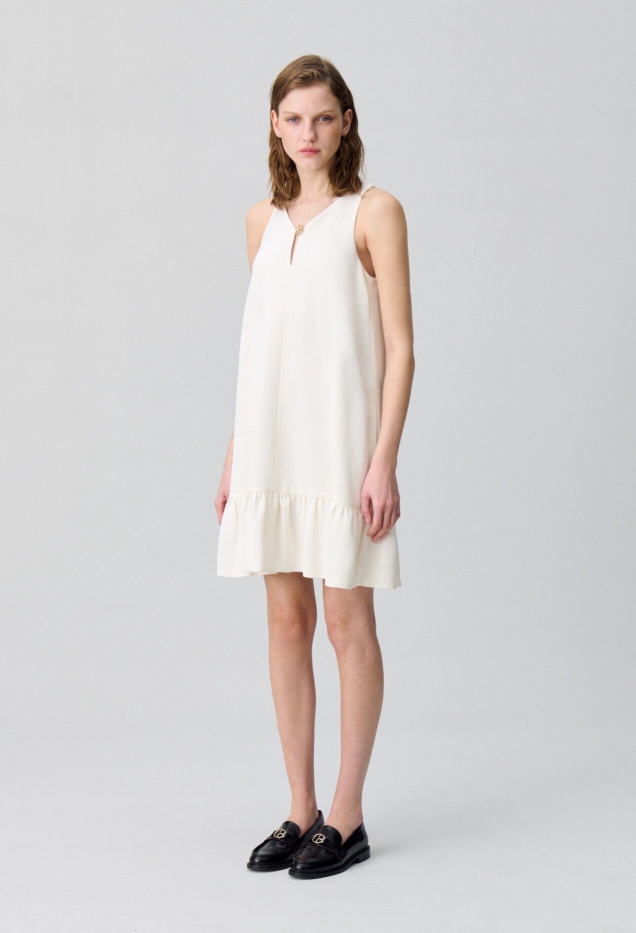Ärmelloses kurzes Kleid