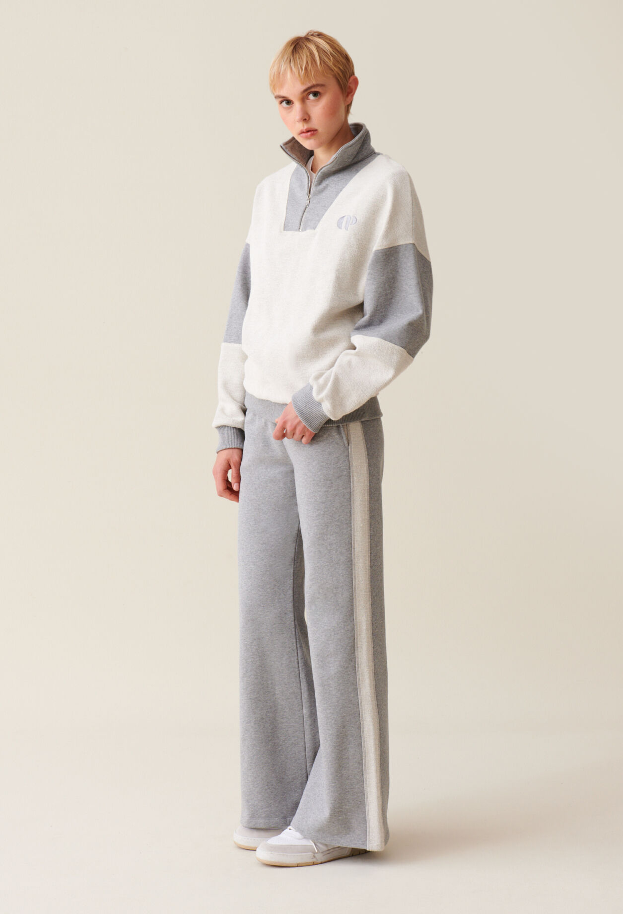 Hochkragen-Sweatshirt mit Zip