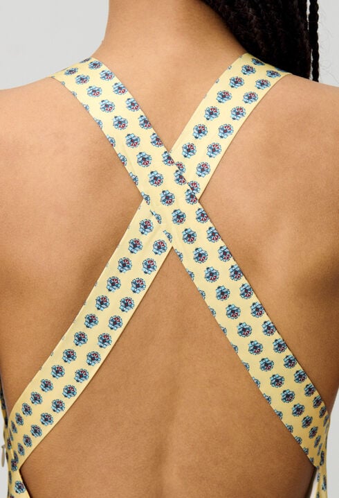 Langes, satiniertes Kleid