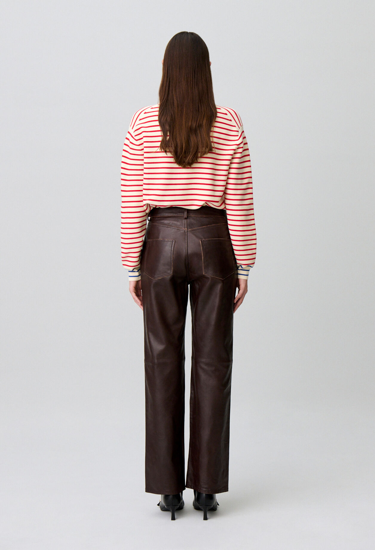 Gerade Lederhose mit Goldknopf
