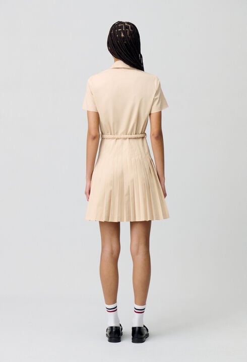 Knielanges Kleid mit Knöpfen