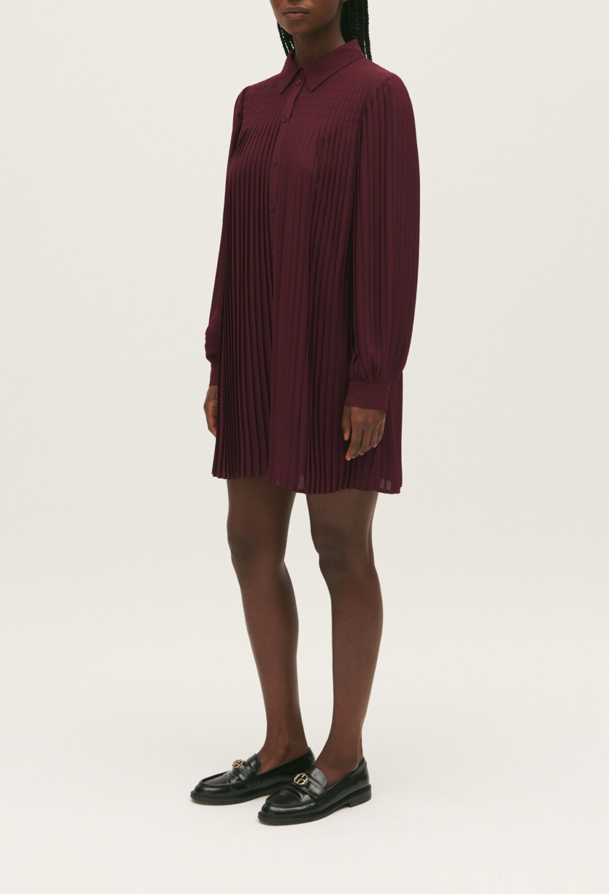 Kurzes plissiertes Kleid
