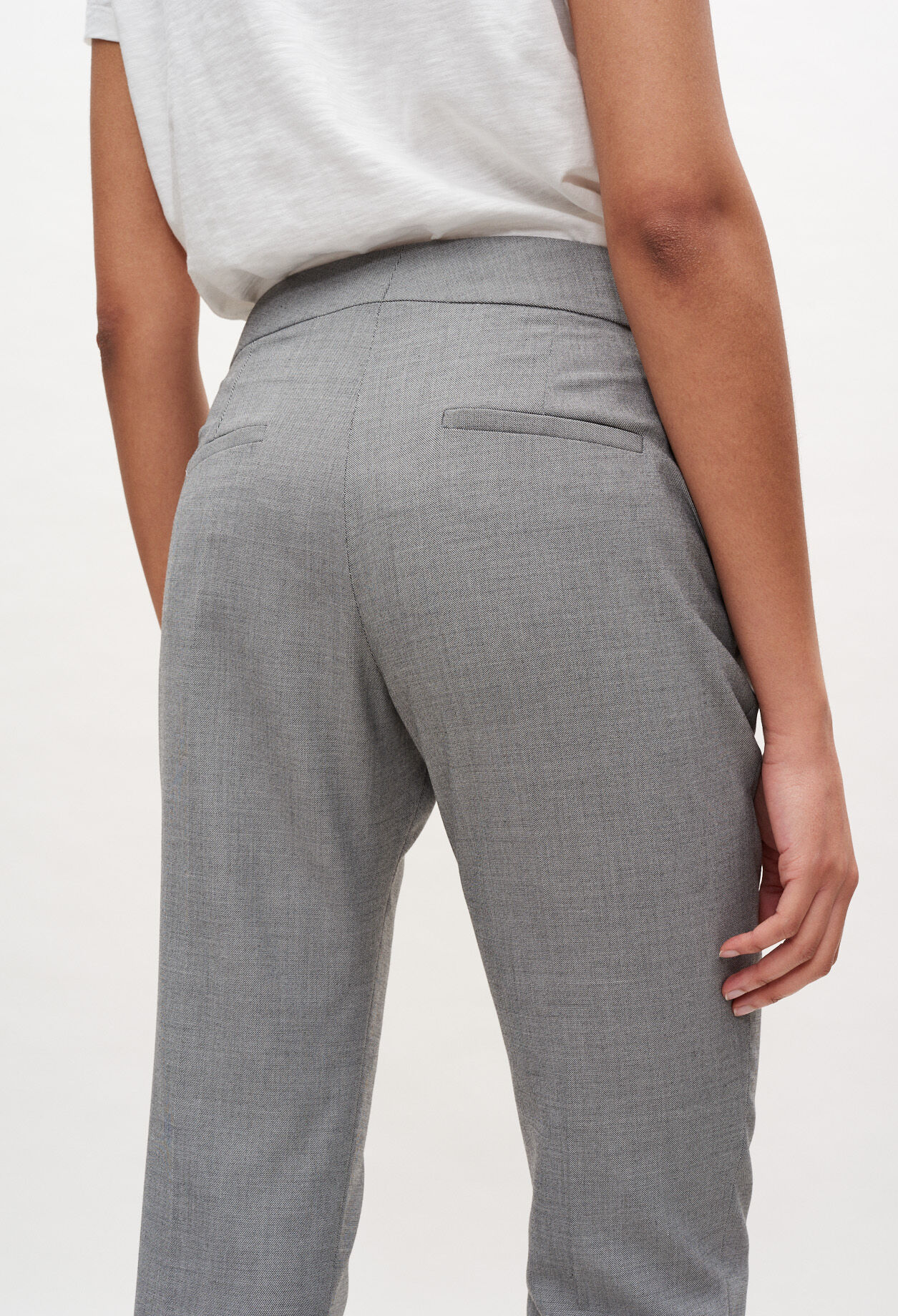 Hochgeschnittene Kostümhose