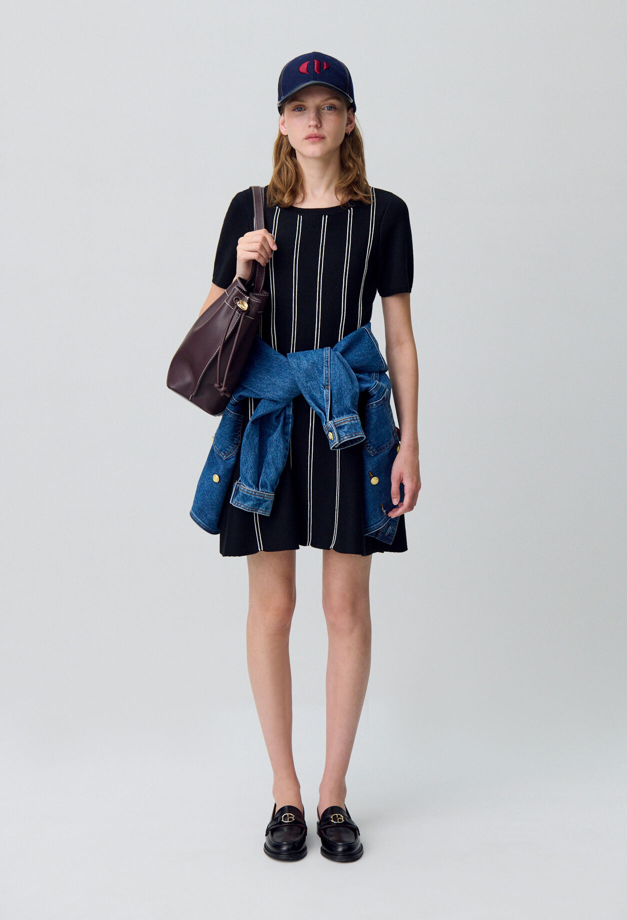 Kurzes, ausgestelltes Strickkleid