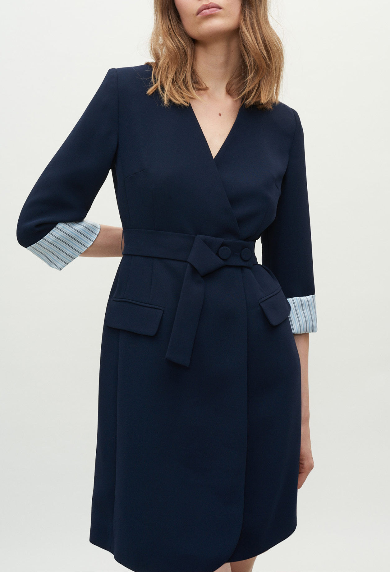 Kleid mit Ärmelabschlüssen