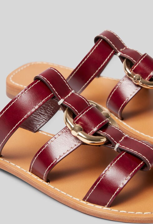 Sandalen mit Riemen und Ring
