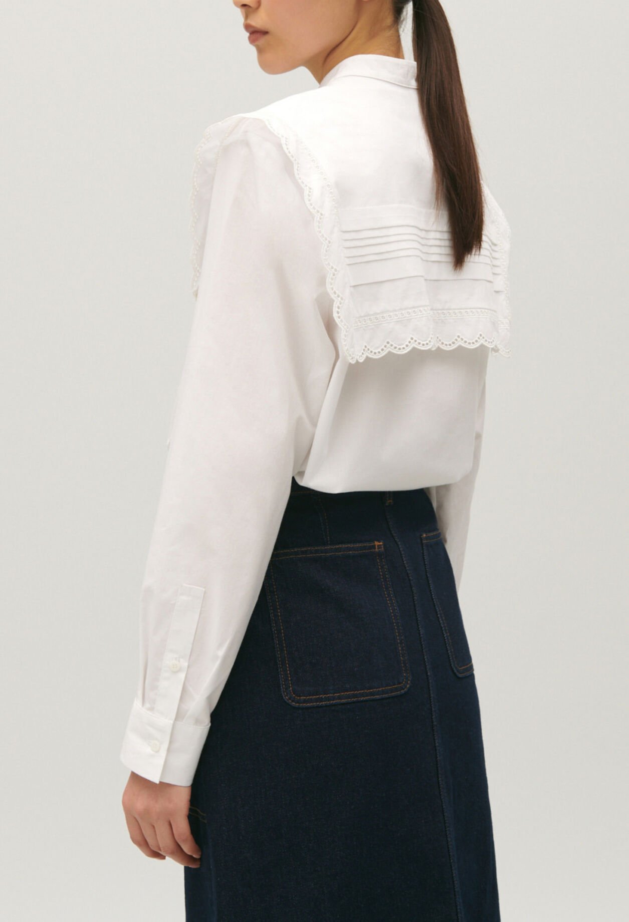 Weiße Hemdbluse mit Spitze