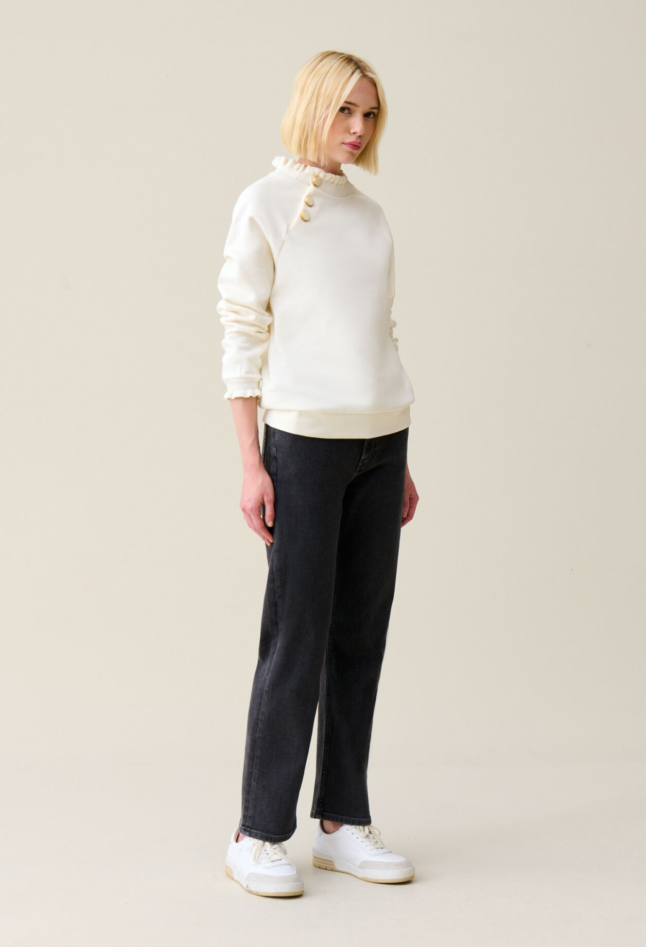 Weißer Pullover