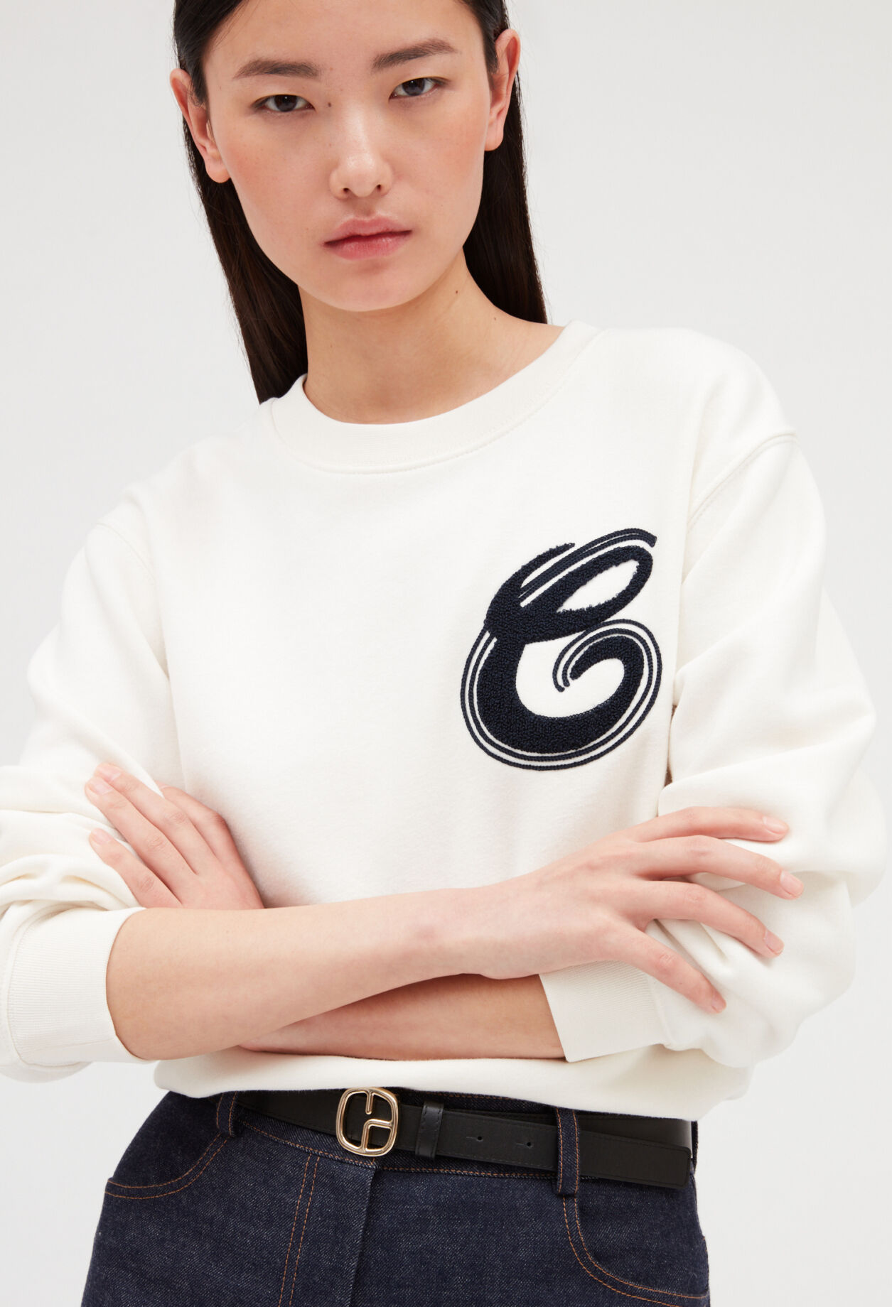 Ecru farbenes Sweatshirt mit C-Patch